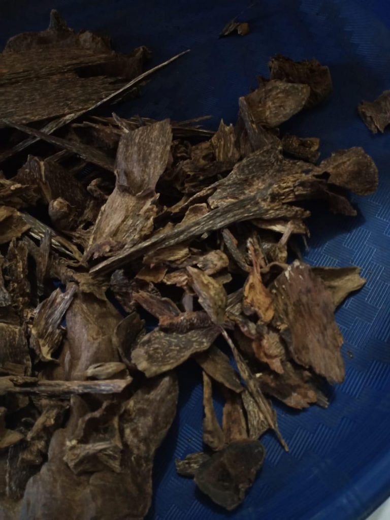 افضل انواع العود دهن العود عطورات الخشب الهندي الكمبودي اسامي سيلاني